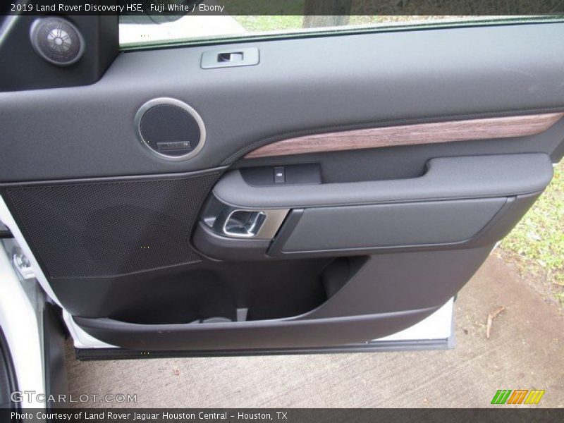 Fuji White / Ebony 2019 Land Rover Discovery HSE