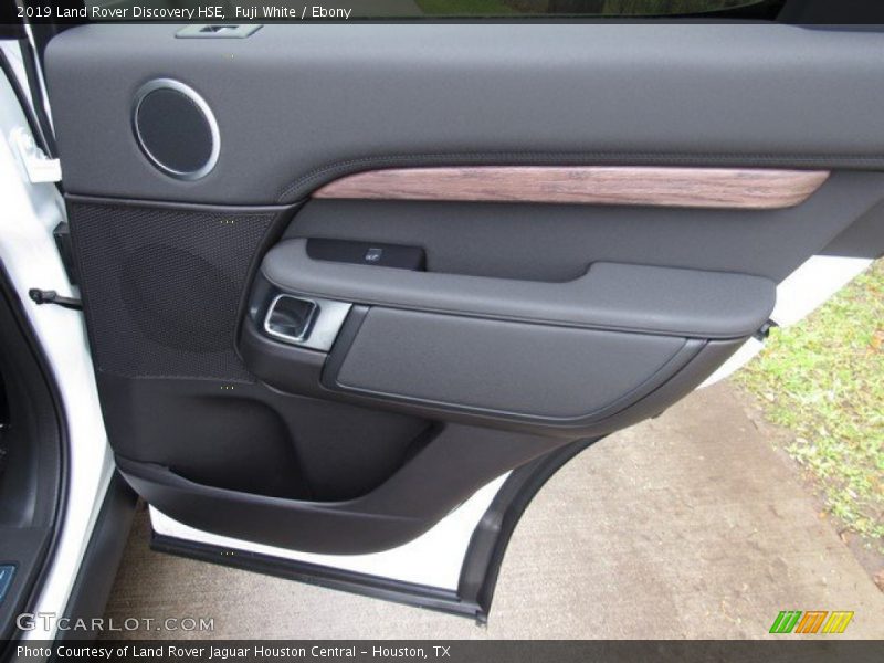 Fuji White / Ebony 2019 Land Rover Discovery HSE