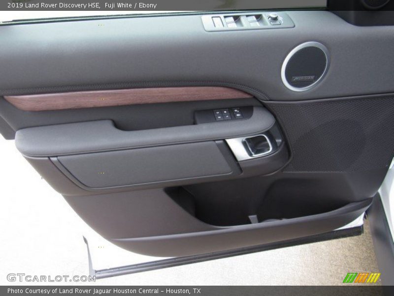 Fuji White / Ebony 2019 Land Rover Discovery HSE