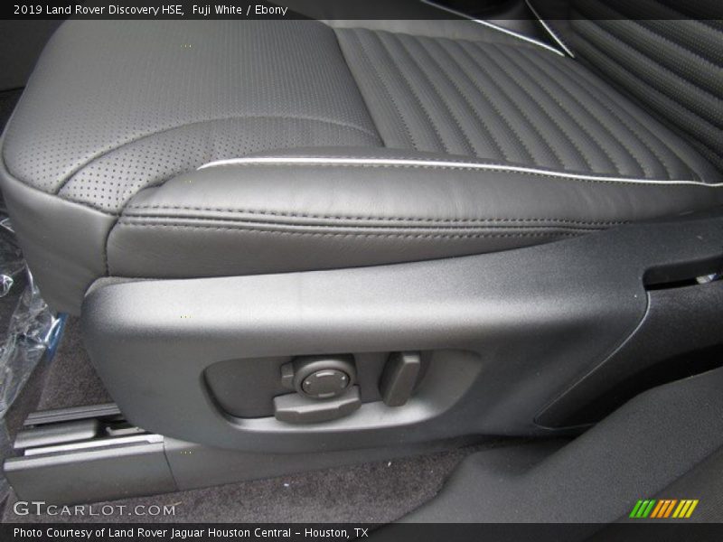 Fuji White / Ebony 2019 Land Rover Discovery HSE