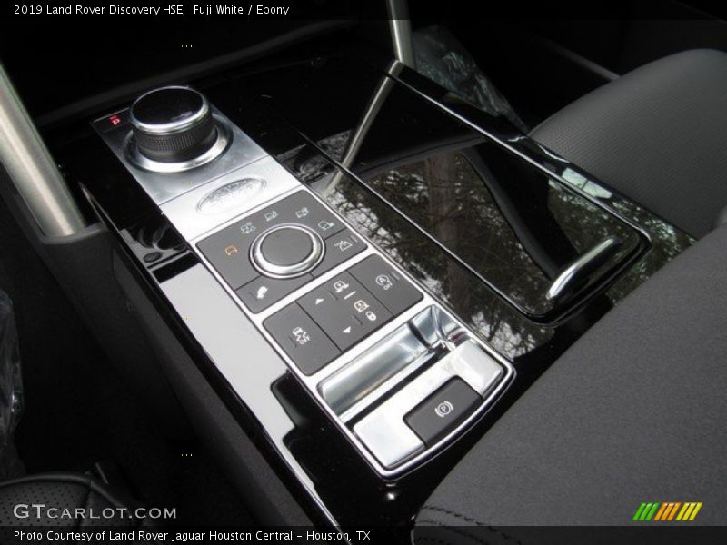 Fuji White / Ebony 2019 Land Rover Discovery HSE