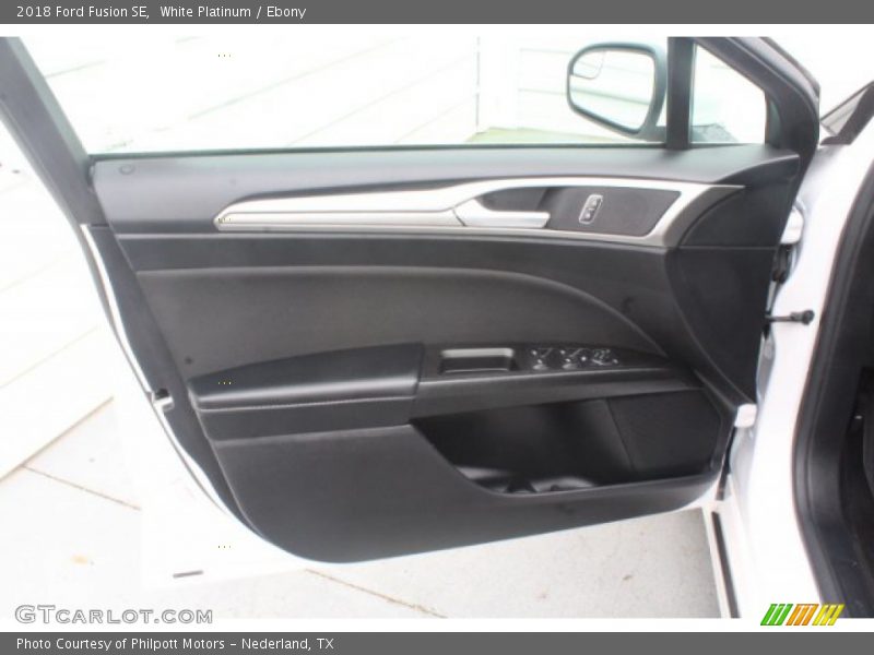 White Platinum / Ebony 2018 Ford Fusion SE