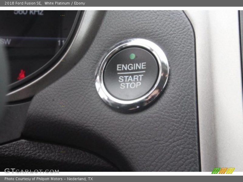 White Platinum / Ebony 2018 Ford Fusion SE
