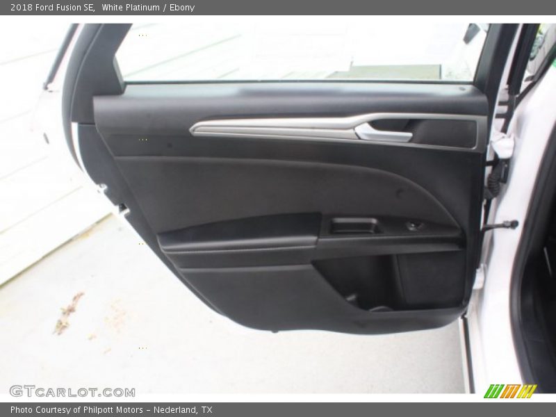 White Platinum / Ebony 2018 Ford Fusion SE