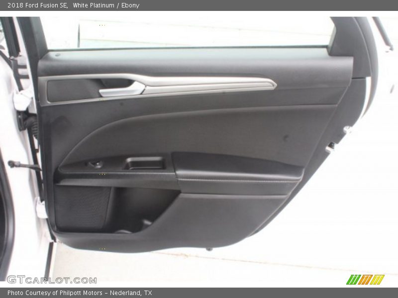 White Platinum / Ebony 2018 Ford Fusion SE