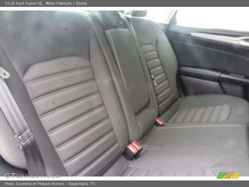 White Platinum / Ebony 2018 Ford Fusion SE