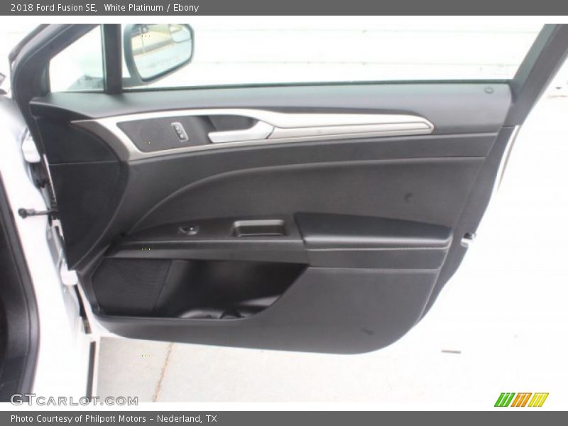 White Platinum / Ebony 2018 Ford Fusion SE