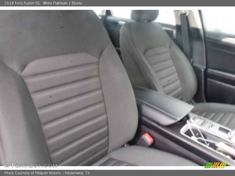 White Platinum / Ebony 2018 Ford Fusion SE