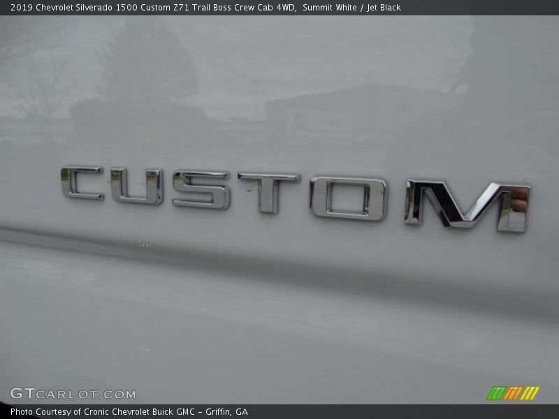 Summit White / Jet Black 2019 Chevrolet Silverado 1500 Custom Z71 Trail Boss Crew Cab 4WD