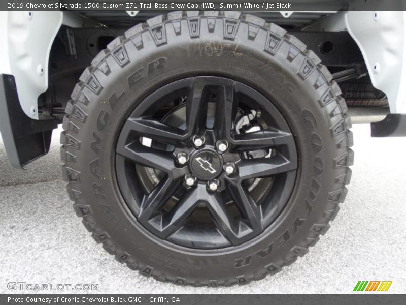 Summit White / Jet Black 2019 Chevrolet Silverado 1500 Custom Z71 Trail Boss Crew Cab 4WD