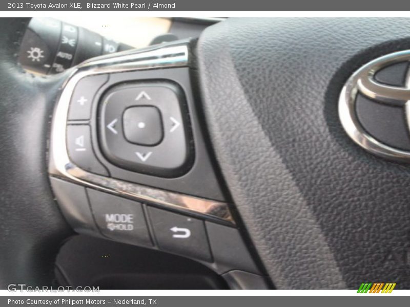 Blizzard White Pearl / Almond 2013 Toyota Avalon XLE