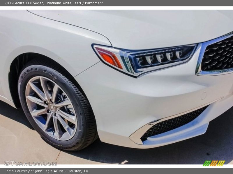 Platinum White Pearl / Parchment 2019 Acura TLX Sedan