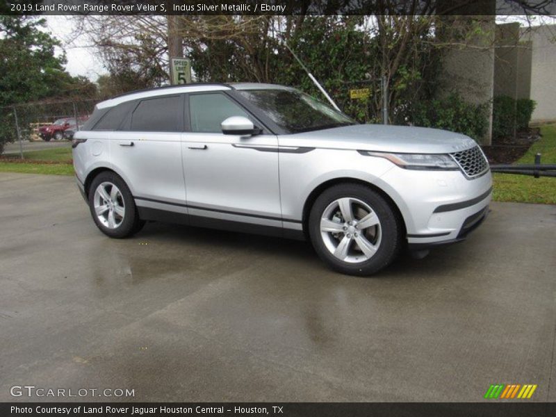 Front 3/4 View of 2019 Range Rover Velar S