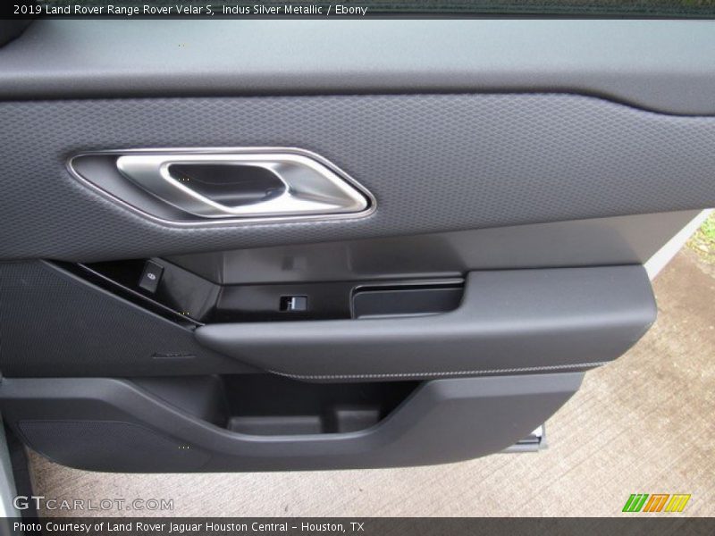 Indus Silver Metallic / Ebony 2019 Land Rover Range Rover Velar S