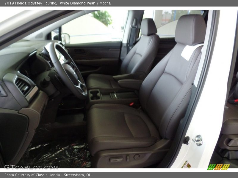 White Diamond Pearl / Mocha 2019 Honda Odyssey Touring