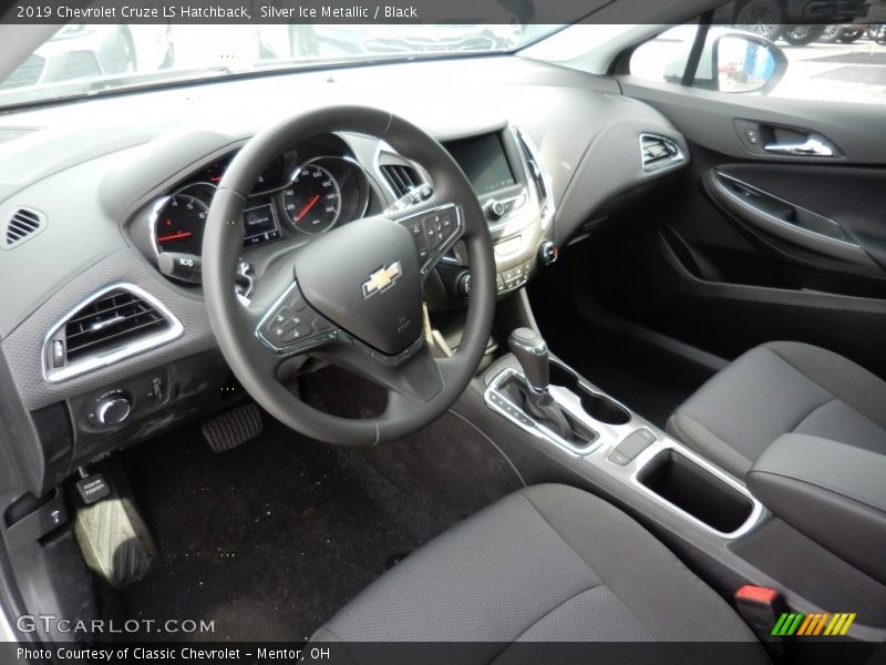 Silver Ice Metallic / Black 2019 Chevrolet Cruze LS Hatchback