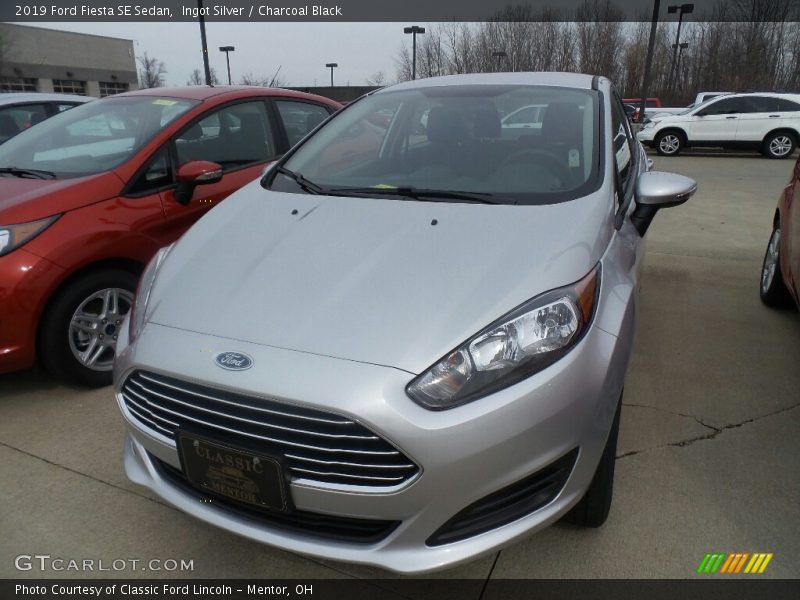 Ingot Silver / Charcoal Black 2019 Ford Fiesta SE Sedan