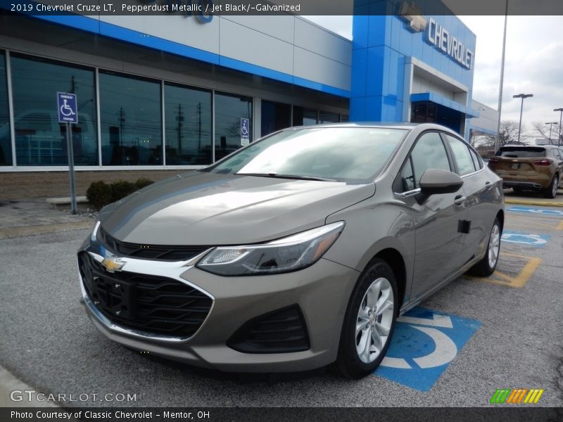 Pepperdust Metallic / Jet Black/­Galvanized 2019 Chevrolet Cruze LT