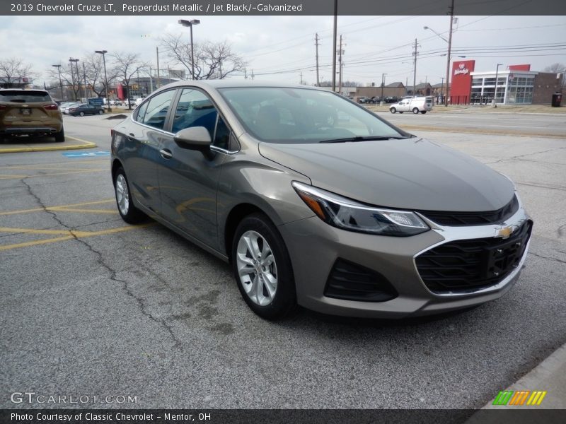 Pepperdust Metallic / Jet Black/­Galvanized 2019 Chevrolet Cruze LT