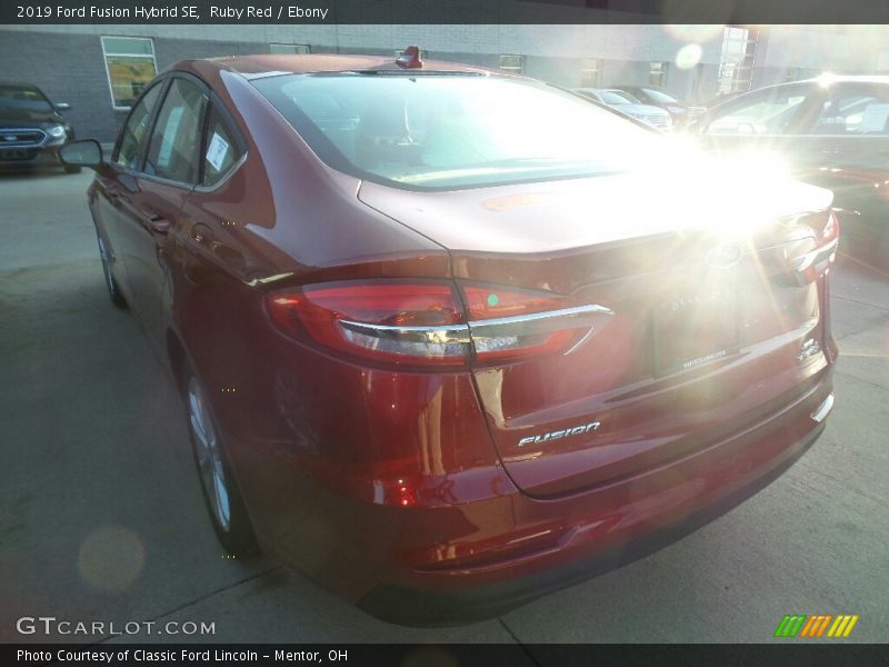 Ruby Red / Ebony 2019 Ford Fusion Hybrid SE