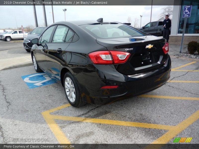 Mosaic Black Metallic / Jet Black/­Galvanized 2019 Chevrolet Cruze LS