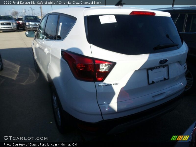 Oxford White / Chromite Gray/Charcoal Black 2019 Ford Escape SE
