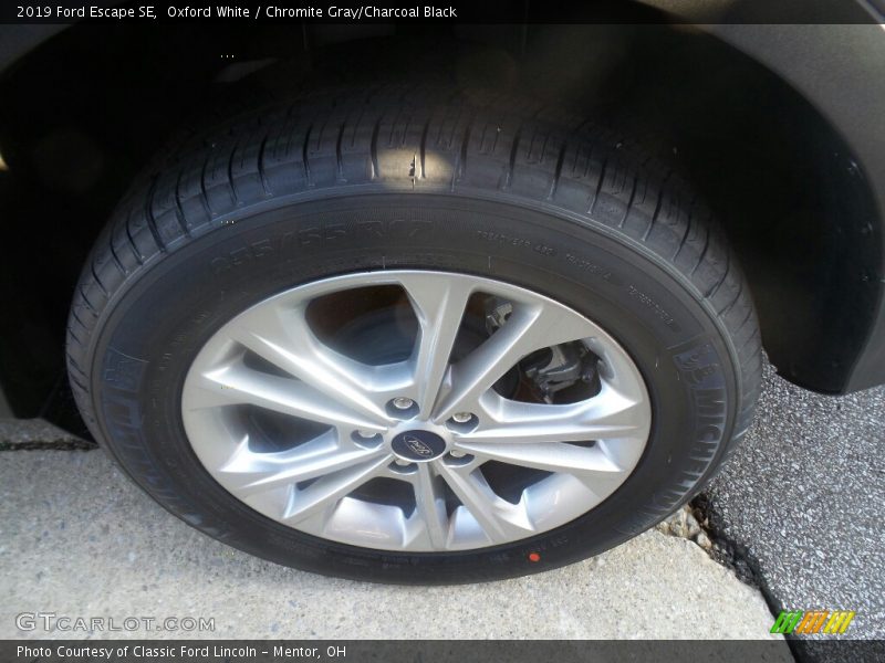Oxford White / Chromite Gray/Charcoal Black 2019 Ford Escape SE
