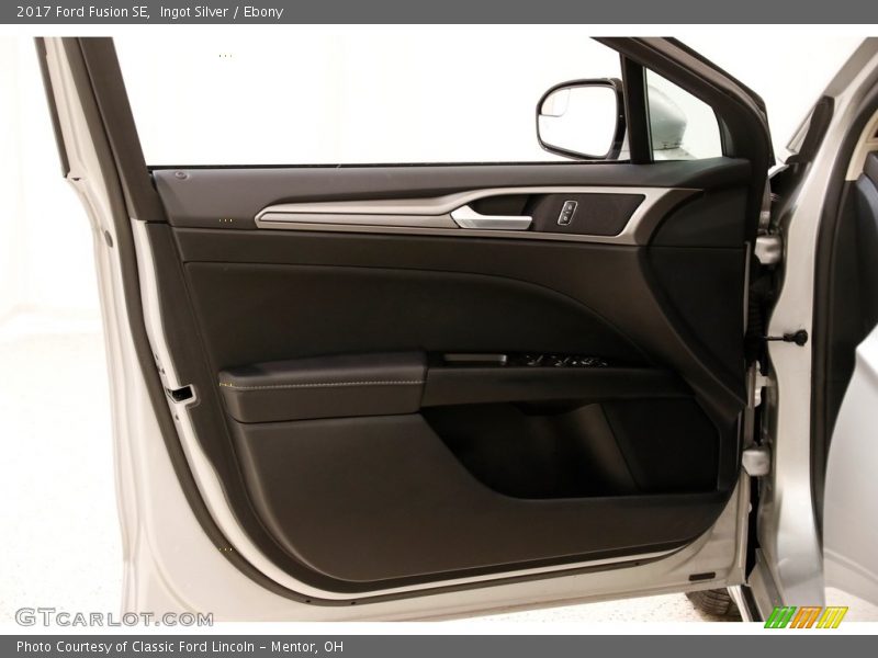 Ingot Silver / Ebony 2017 Ford Fusion SE