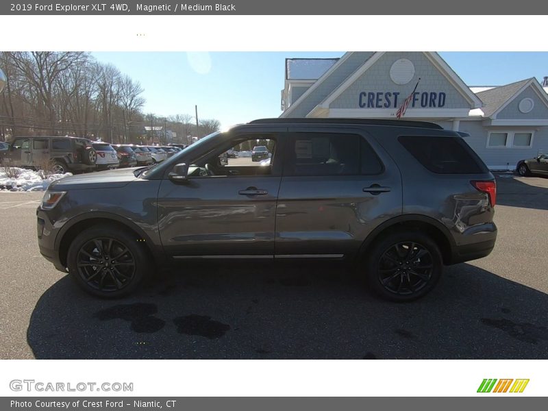 Magnetic / Medium Black 2019 Ford Explorer XLT 4WD
