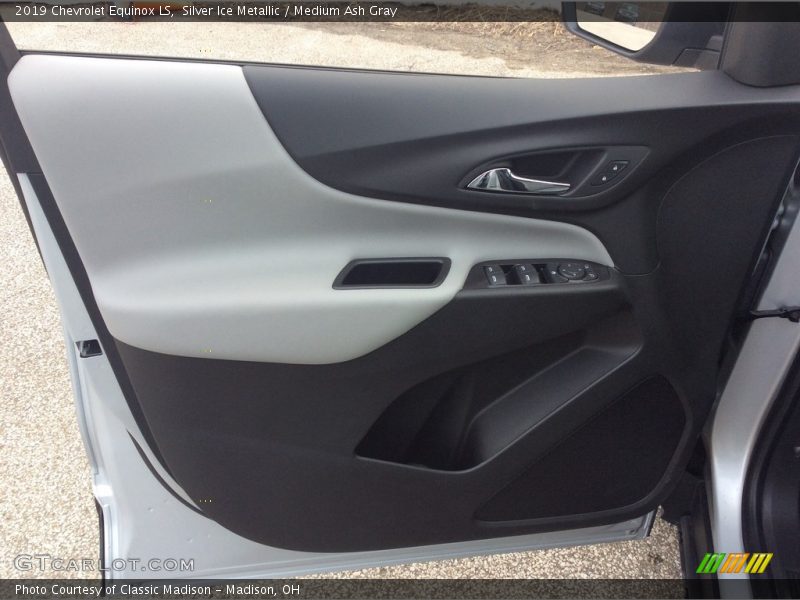 Silver Ice Metallic / Medium Ash Gray 2019 Chevrolet Equinox LS