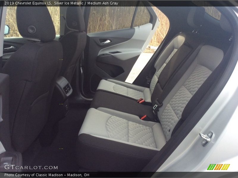 Silver Ice Metallic / Medium Ash Gray 2019 Chevrolet Equinox LS