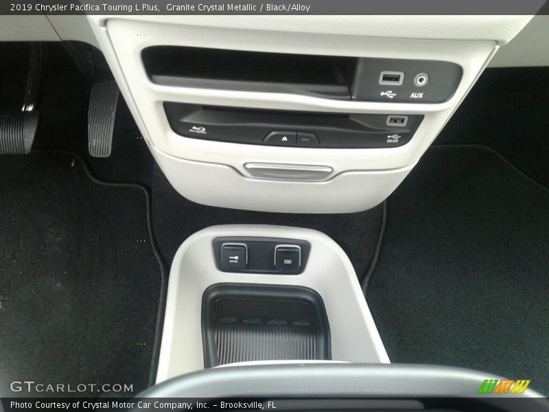 Granite Crystal Metallic / Black/Alloy 2019 Chrysler Pacifica Touring L Plus