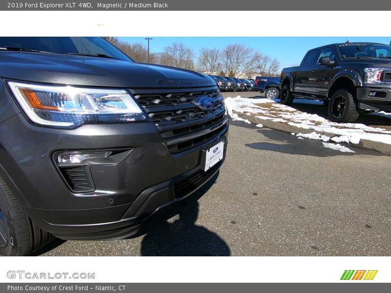 Magnetic / Medium Black 2019 Ford Explorer XLT 4WD