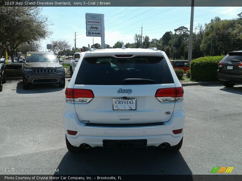 Ivory 3-Coat / Brown 2019 Jeep Grand Cherokee Overland