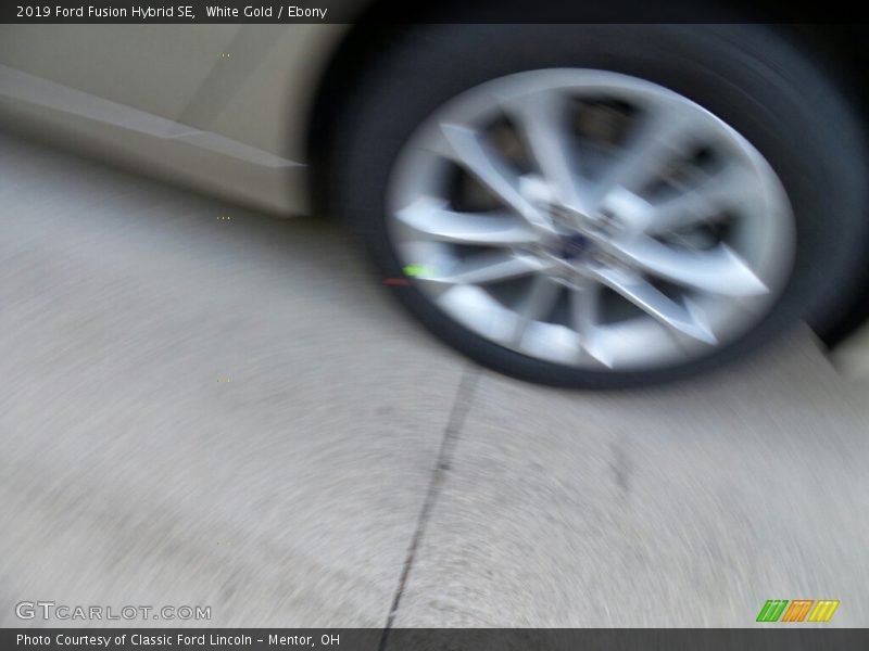 White Gold / Ebony 2019 Ford Fusion Hybrid SE