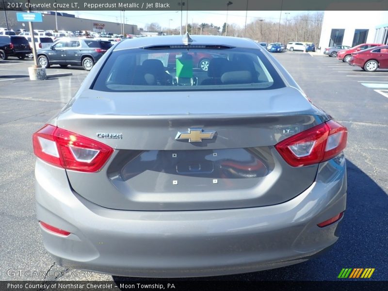 Pepperdust Metallic / Jet Black 2017 Chevrolet Cruze LT