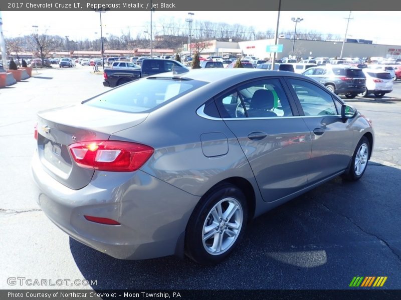 Pepperdust Metallic / Jet Black 2017 Chevrolet Cruze LT