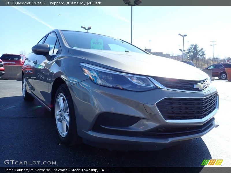 Pepperdust Metallic / Jet Black 2017 Chevrolet Cruze LT