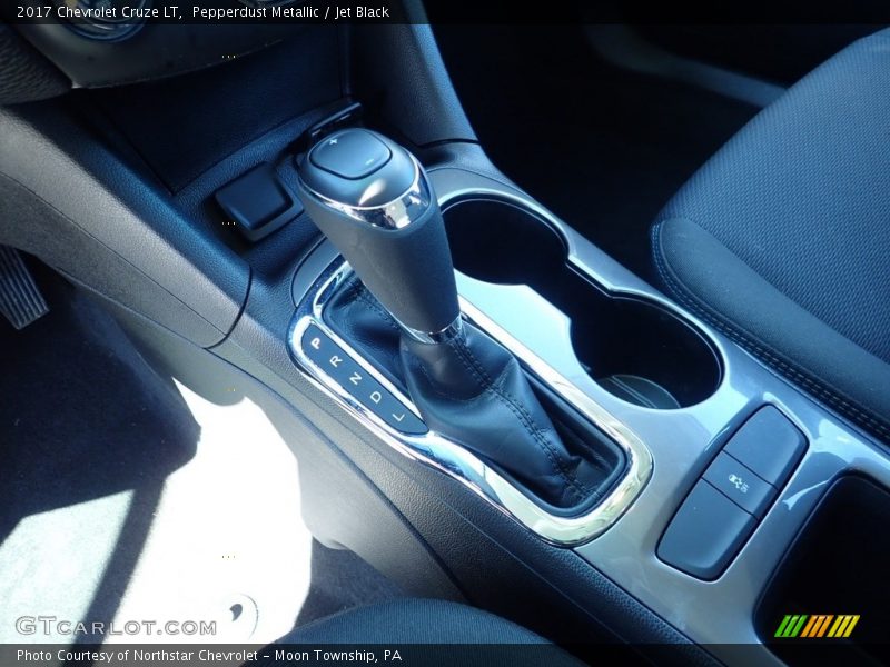 Pepperdust Metallic / Jet Black 2017 Chevrolet Cruze LT