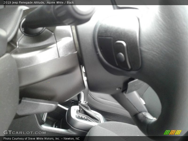 Alpine White / Black 2019 Jeep Renegade Altitude