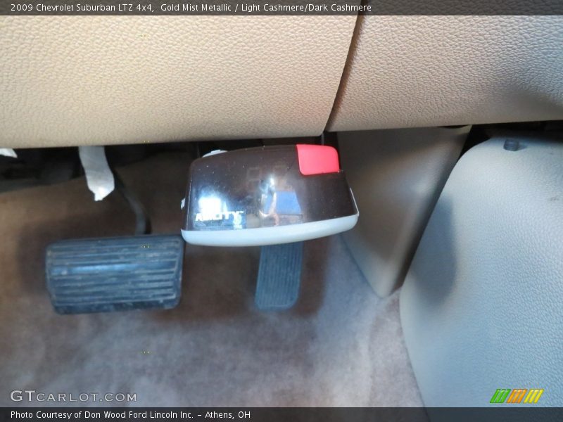 Gold Mist Metallic / Light Cashmere/Dark Cashmere 2009 Chevrolet Suburban LTZ 4x4