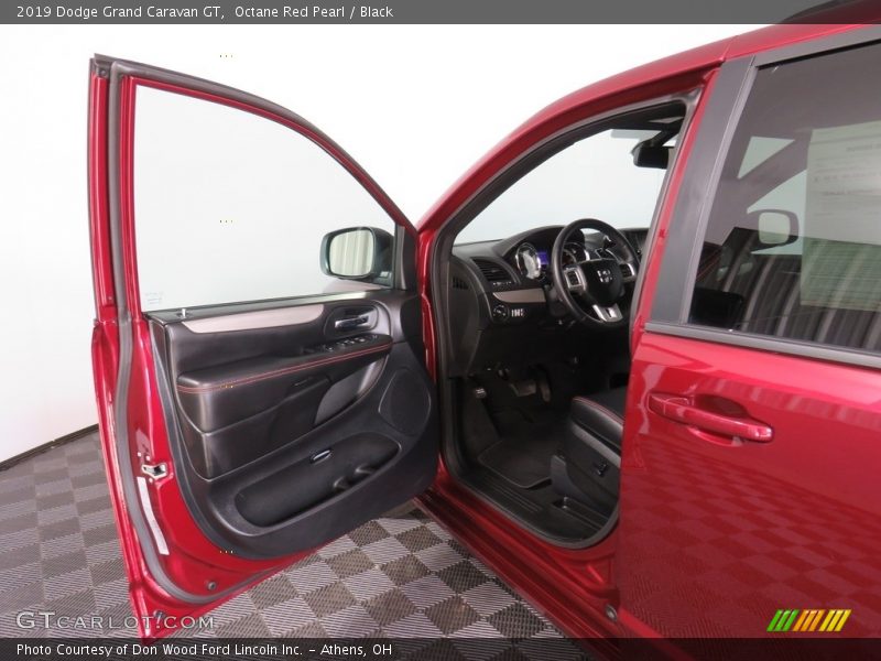 Octane Red Pearl / Black 2019 Dodge Grand Caravan GT
