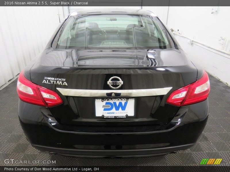 Super Black / Charcoal 2016 Nissan Altima 2.5 S