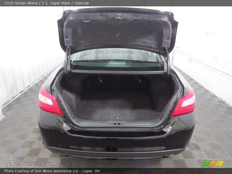 Super Black / Charcoal 2016 Nissan Altima 2.5 S