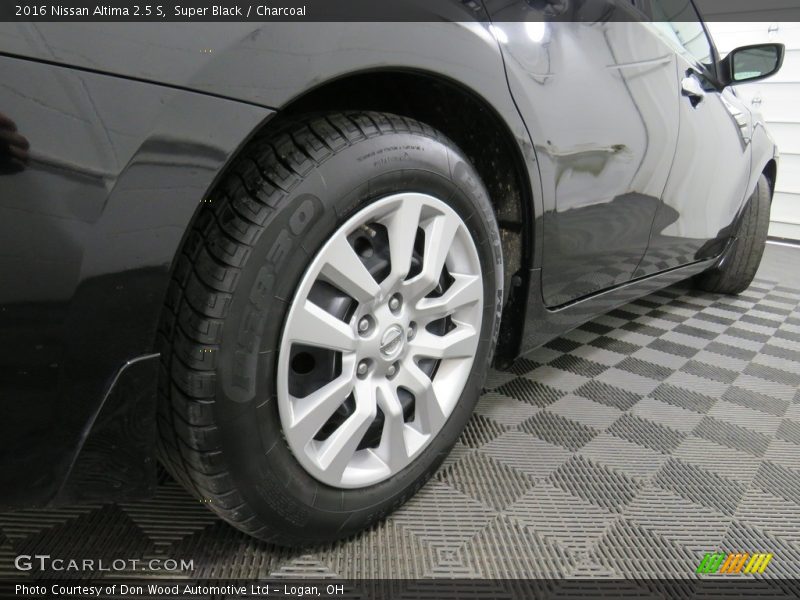Super Black / Charcoal 2016 Nissan Altima 2.5 S