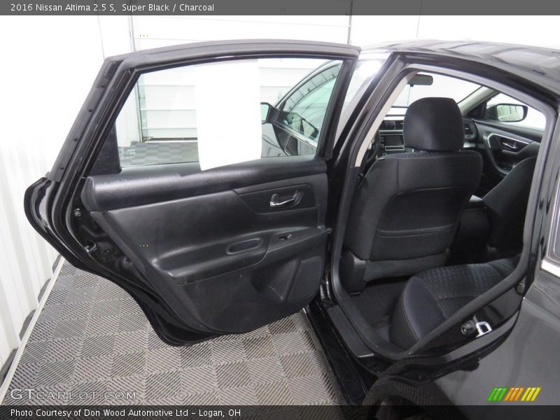 Super Black / Charcoal 2016 Nissan Altima 2.5 S