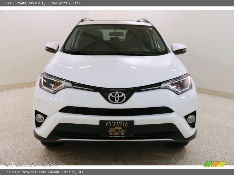 Super White / Black 2016 Toyota RAV4 XLE