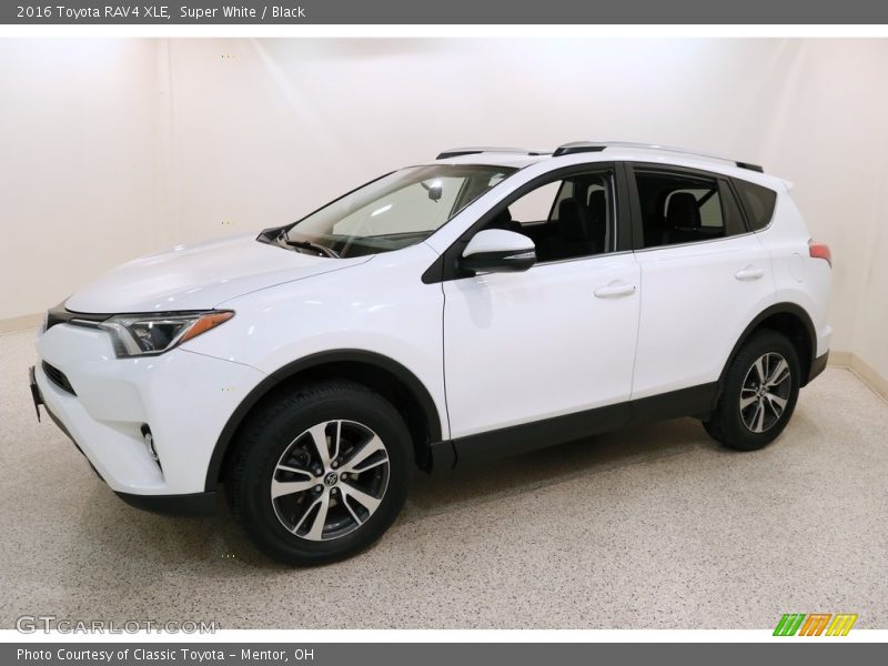 Super White / Black 2016 Toyota RAV4 XLE