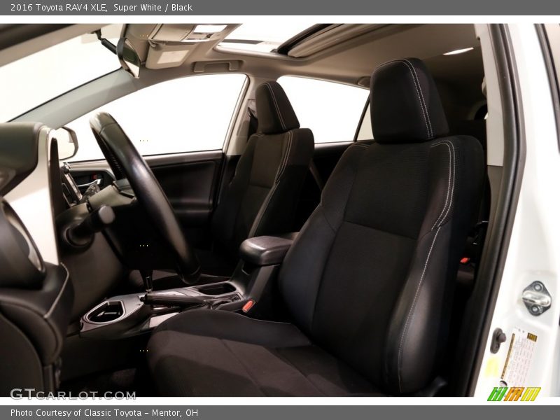 Super White / Black 2016 Toyota RAV4 XLE