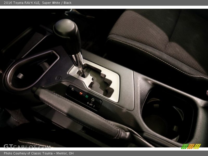 Super White / Black 2016 Toyota RAV4 XLE
